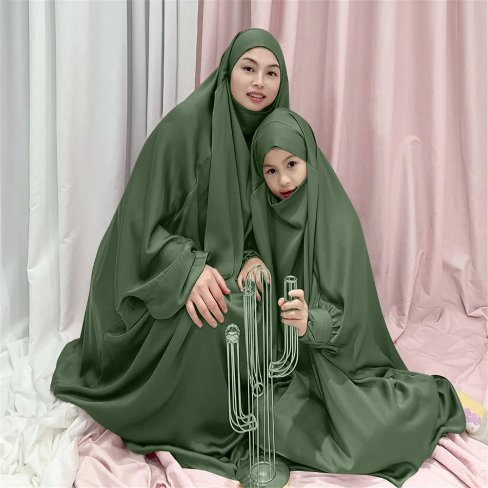 Elegant Mother & Daughter Matching Abaya Set – Timeless & Graceful