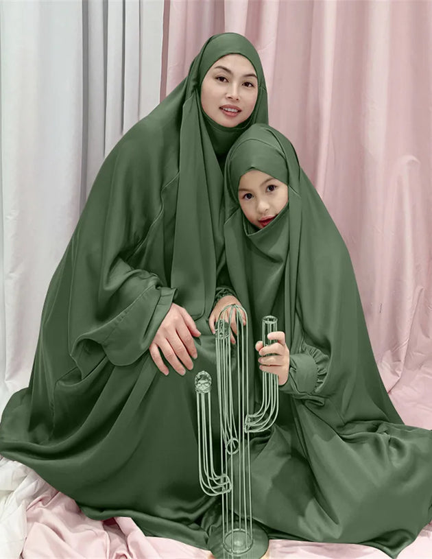 Elegant Mother & Daughter Matching Abaya Set – Timeless & Graceful